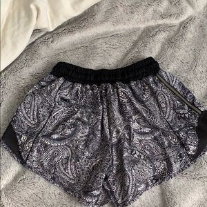 Paisley print hotty hot lululemon shorts